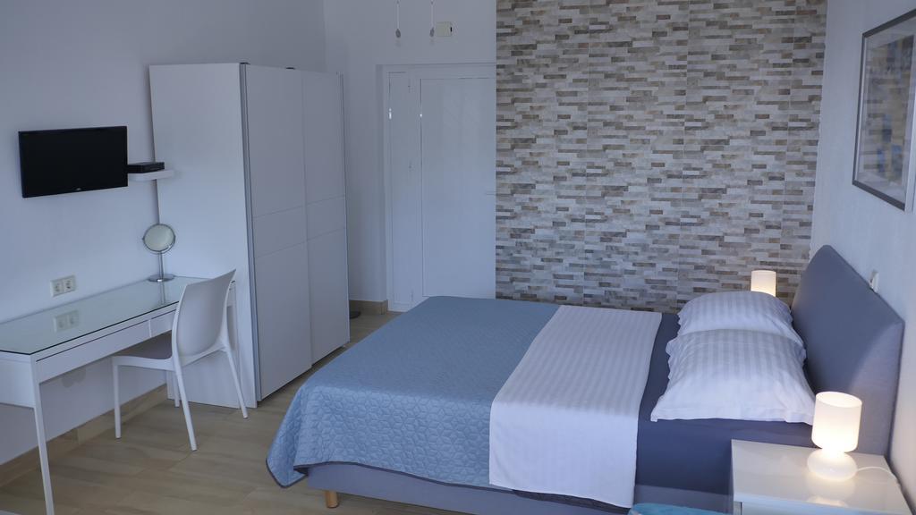 Direkt Am Meer-Apartments Puntaplanka Rogoznica  Exterior photo