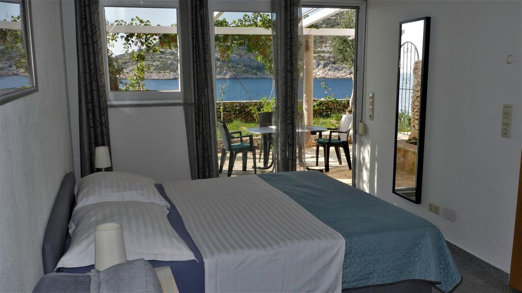 Direkt Am Meer-Apartments Puntaplanka Rogoznica  Exterior photo